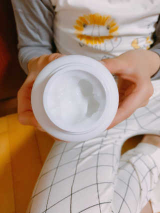 스카이밀크 SKYMILK 당나귀밀크 크림 — 4점을 준 리뷰어가 2019년 12월 올린 사용 사진