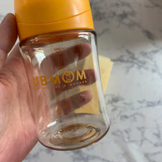 유비맘 PPSU 젖병 노꼭지_200ml_컬러 랜덤 발송 — 4점을 준 리뷰어가 2020년 1월 올린 사용 사진
