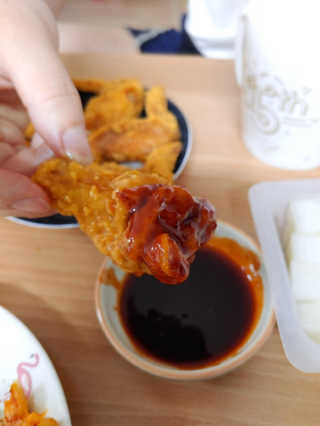 [치킨마루]-  빠사칸윙봉현미 + 콜라 500ml — 5점을 준 리뷰어가 2019년 7월 올린 사용 사진