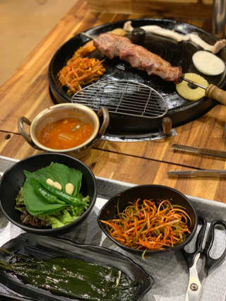 [화덕고깃간 마곡발산점] 화덕삼겹살2인분 — 5점을 준 리뷰어가 2019년 9월 올린 사용 사진