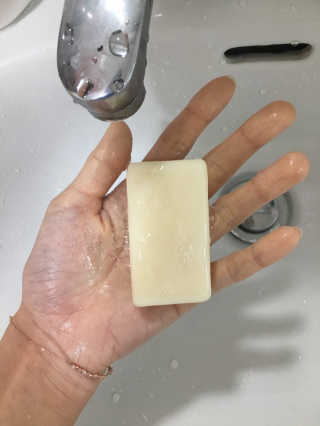 마마스케어 달맞이꽃 아기비누_민감하고 여린 피부 케어 — 4점을 준 리뷰어가 2018년 1월 올린 사용 사진