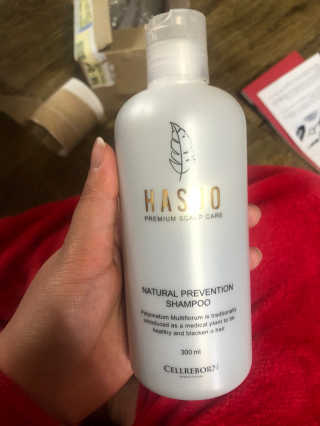 셀리본 하수오 내츄럴 프리벤션 탈모관리 샴푸 300ml — 4점을 준 리뷰어가 2019년 11월 올린 사용 사진