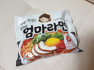 라면 그대로가 제일 맛있는 더엄마라면 — 5점을 준 리뷰어가 2019년 7월 올린 사용 사진