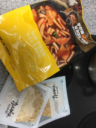 두번째 국떡 국가대표 떡볶이 1팩 + 영미칩 2봉 증정 — 4.5점을 준 리뷰어가 2019년 2월 올린 사용 사진