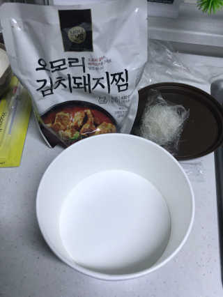 GS25 YOU US  오모리김치돼지찜 — 4.83점을 준 리뷰어가 2018년 3월 올린 사용 사진
