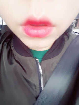 터치인솔 프리티필터 쉬폰 벨벳 립틴트 비비드팝 컬렉션 — 5점을 준 리뷰어가 2019년 3월 올린 사용 사진