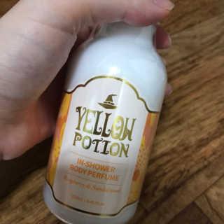 바디홀릭 인샤워 바디퍼퓸 옐로우포션 250ML — 5점을 준 리뷰어가 2019년 4월 올린 사용 사진