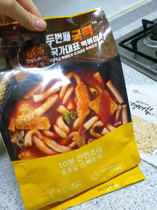 두번째 국떡 국가대표 떡볶이 1팩 + 영미칩 2봉 증정 — 5점을 준 리뷰어가 2019년 2월 올린 사용 사진