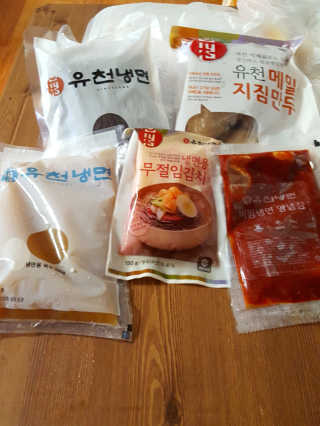 유천냉면 유천 비빔냉면 2인분+메밀지짐만두 280g — 4.83점을 준 리뷰어가 2018년 6월 올린 사용 사진
