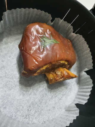 행복먹거리공작소 맥족. 맥주에 빠진 족발 550g + 마늘소스 70g — 5점을 준 리뷰어가 2020년 1월 올린 사용 사진