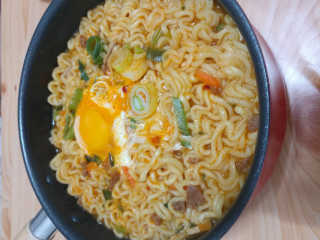 라면 그대로가 제일 맛있는 더엄마라면 — 5점을 준 리뷰어가 2019년 7월 올린 사용 사진