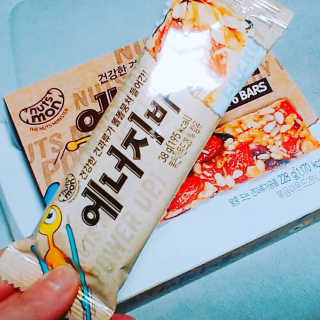 견과가 똘똘 뭉쳐들어간 넛츠몬 에너지바 1BOX 6개입 — 5점을 준 리뷰어가 2018년 1월 올린 사용 사진