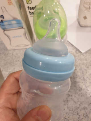 유비맘 신생아젖병 120ml 트리플팩_ 젖꼭지 포함 — 5점을 준 리뷰어가 2020년 3월 올린 사용 사진