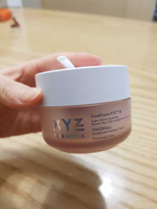 XYZ FORMULA 워터폴 라인 세라크라운 메모리 크림 — 4.83점을 준 리뷰어가 2018년 2월 올린 사용 사진