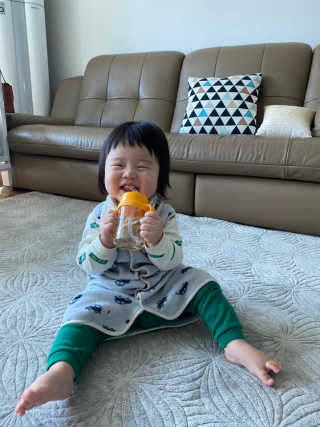 유비맘 샘방지 PPSU 빨대컵_컬러 랜덤 발송 — 5점을 준 리뷰어가 2020년 2월 올린 사용 사진