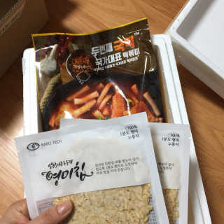 두번째 국떡 국가대표 떡볶이 1팩 + 영미칩 2봉 증정 — 3.5점을 준 리뷰어가 2019년 2월 올린 사용 사진
