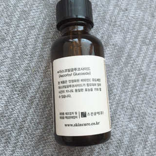 [스킨큐어] 산다화 비타민C 화이트닝 에센스 30ml — 4점을 준 리뷰어가 2019년 7월 올린 사용 사진