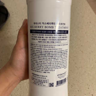 (주)에네스티 믹스베리 폭탄 트리트먼트 1000g — 5점을 준 리뷰어가 2019년 11월 올린 사용 사진