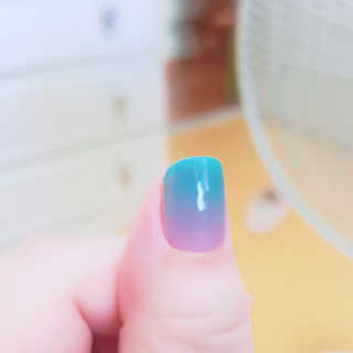 [에르나인 네일룩] 탑코트가 필요없는 젤네일스티커 — 4점을 준 리뷰어가 2018년 7월 올린 사용 사진
