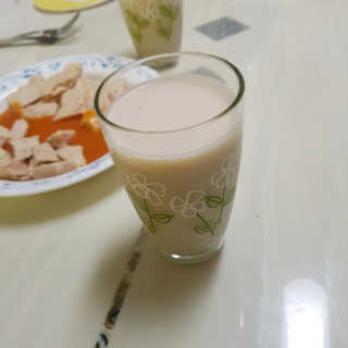 식사대용 아몬드밀크 어나더밀크 500ml X 2병 — 5점을 준 리뷰어가 2018년 9월 올린 사용 사진