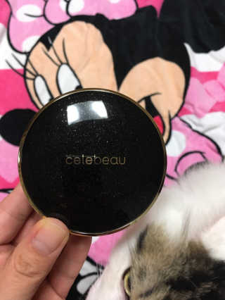 셀레뷰 블랙 세럼 팩트 — 3.17점을 준 리뷰어가 2017년 9월 올린 사용 사진