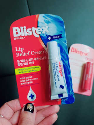 블리스텍스 립 릴리프 크림 립밤, 립 바이브런스 립밤 — 5점을 준 리뷰어가 2018년 11월 올린 사용 사진