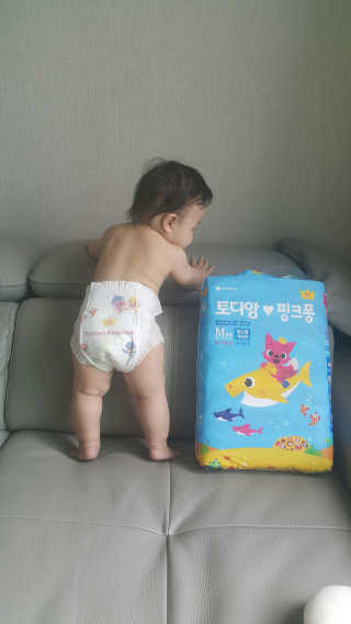 LG생활건강 토디앙 핑크퐁 밴드형 기저귀 — 5점을 준 리뷰어가 2017년 7월 올린 사용 사진