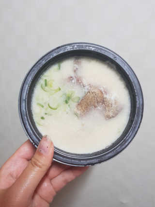 [풀무원] 사골곰탕국밥 황태해장국밥 — 5점을 준 리뷰어가 2018년 6월 올린 사용 사진