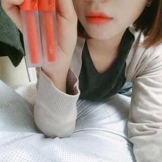 [블랙루즈] 에어 핏 벨벳틴트 시즌1 7종 중 택1+랜덤1 — 5점을 준 리뷰어가 2018년 10월 올린 사용 사진