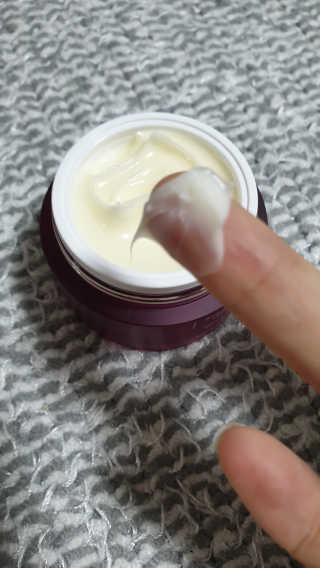 땡큐파머 미라클 에이지 리페어 아이크림 — 4.5점을 준 리뷰어가 2019년 8월 올린 사용 사진
