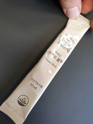 [하우투잇] 뤼에르 쿠르브 블랙 10ml x 30포 총 300ml — 5점을 준 리뷰어가 2020년 3월 올린 사용 사진