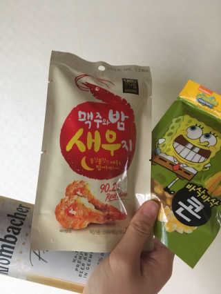 GS25 맥주와 밤새우지/스폰지밥이 좋아하는 옥수수콘 — 4.33점을 준 리뷰어가 2017년 8월 올린 사용 사진
