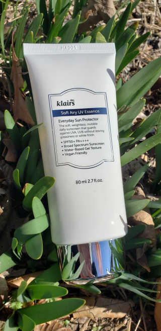 소프트 에어리 UV 에센스 SPF 50 PA ++++ — 5점을 준 리뷰어가 2019년 3월 올린 사용 사진