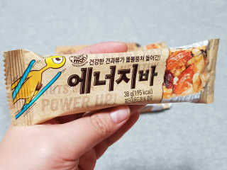 견과가 똘똘 뭉쳐들어간 넛츠몬 에너지바 1BOX 6개입 — 5점을 준 리뷰어가 2018년 1월 올린 사용 사진