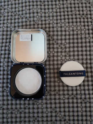수피요 통동 팔공검 NO SEBUM POWDER PACT — 3.67점을 준 리뷰어가 2018년 6월 올린 사용 사진