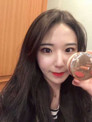 Honey Trap 톤 업 파운데이션 쿠션(W22.5,C17.5) — 4.83점을 준 리뷰어가 2018년 3월 올린 사용 사진