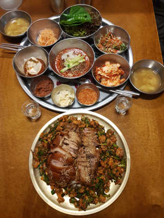 [동네맛집족발] 4개 족발 중 택1 — 5점을 준 리뷰어가 2020년 2월 올린 사용 사진