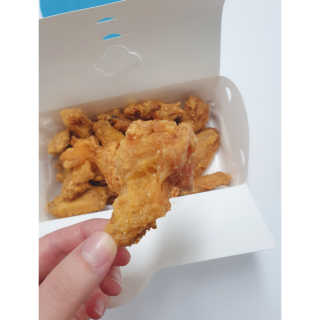 [치킨마루]-  빠사칸윙봉현미 + 콜라 500ml — 5점을 준 리뷰어가 2019년 7월 올린 사용 사진