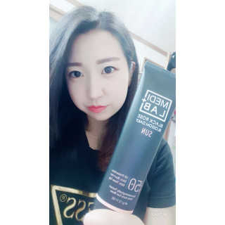 데이셀코스메틱 메디 랩 블랙로즈 블로썸 데일리 선 60g — 4.33점을 준 리뷰어가 2017년 6월 올린 사용 사진