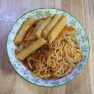 잠실맛집,홍코너떡볶이가우리집에[옛날맛,짜장맛옵션] — 5점을 준 리뷰어가 2019년 11월 올린 사용 사진