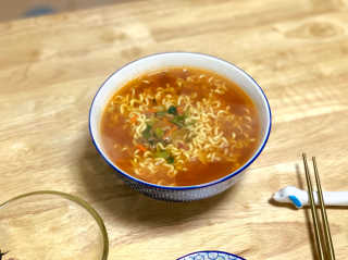 라면 그대로가 제일 맛있는 더엄마라면 — 5점을 준 리뷰어가 2019년 7월 올린 사용 사진