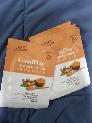 GoodDay Skincare GoodDay 강황 마스크 — 4.5점을 준 리뷰어가 2020년 3월 올린 사용 사진