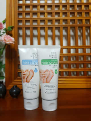(주)에네스티 에네스티 수안수 실크스킨 풋크림 1+1 — 5점을 준 리뷰어가 2019년 9월 올린 사용 사진