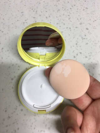 아토팜 톡톡 페이셜 선팩트 SPF43 PA+++ — 4.67점을 준 리뷰어가 2018년 3월 올린 사용 사진