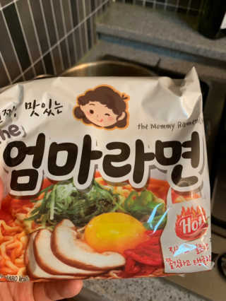 라면 그대로가 제일 맛있는 더엄마라면 — 5점을 준 리뷰어가 2019년 6월 올린 사용 사진