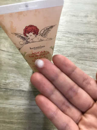 보타미안  엔젤모링가 아쿠아베리어 팩 — 4점을 준 리뷰어가 2018년 5월 올린 사용 사진
