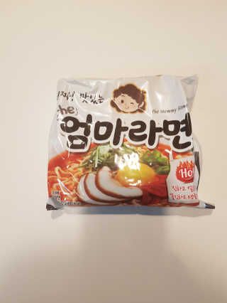 라면 그대로가 제일 맛있는 더엄마라면 — 5점을 준 리뷰어가 2019년 7월 올린 사용 사진