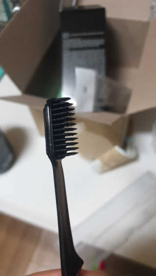 the naked object 디블랙 실리콘 잇몸 칫솔 — 1.5점을 준 리뷰어가 2019년 12월 올린 사용 사진