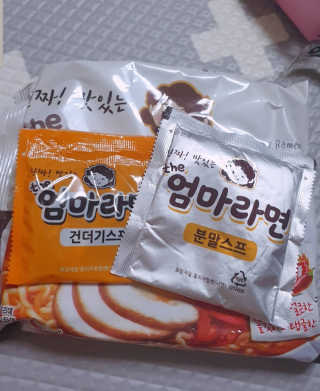 라면 그대로가 제일 맛있는 더엄마라면 — 5점을 준 리뷰어가 2019년 9월 올린 사용 사진