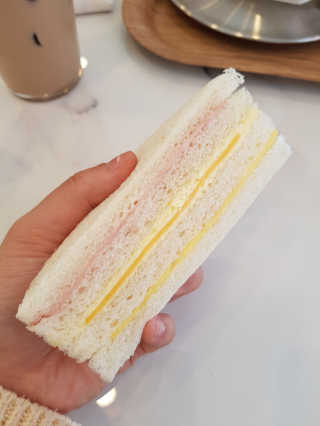 메이젠 인천논현점 [메이젠_논현]샌드위치 4개,소금커피,밀크티,마카롱 — 5점을 준 리뷰어가 2019년 3월 올린 사용 사진